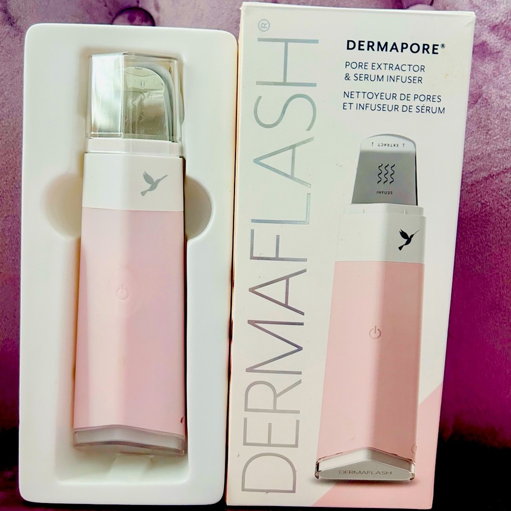 DERMAFLASH DERMAPORE
Ultrasonic Pore Extractor & Serum
Infuser Pink